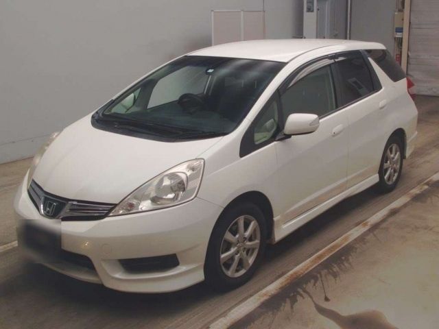 4083 Honda Fit shuttle GG7 2011 г. (TAA Kantou)